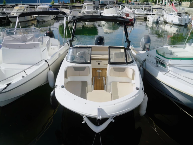 Yacht charter Aix-les-Bains billig BAYLINER VR4