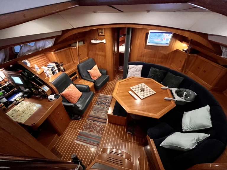 Jeanneau Sun Odyssey 47 Cc charter bareboat eller skeppad i Hyeres