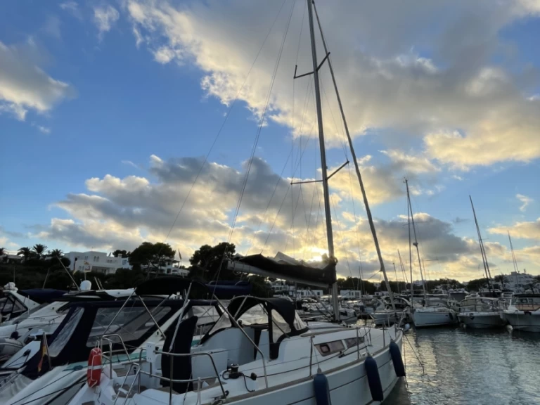Hyra Segelbåt  med eller utan skeppare Jeanneau Porto Cristo 