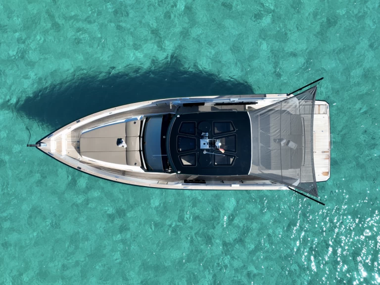 Uthyrning Motorbåt  FJORD F44 med en båtlicens 
