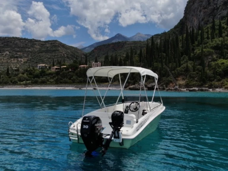 Assos 510 charter bareboat eller skeppad i Kardamýli