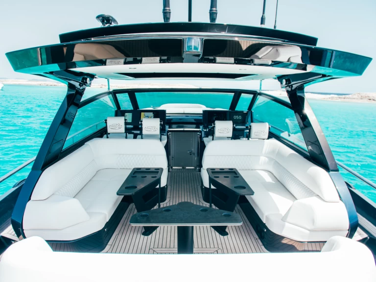 Yacht charter Ibiza Town billig CELEBRATE LIFE