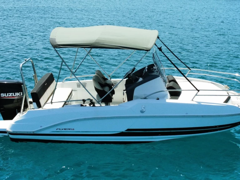 Uthyrning Motorbåt  Bénéteau med en båtlicens 