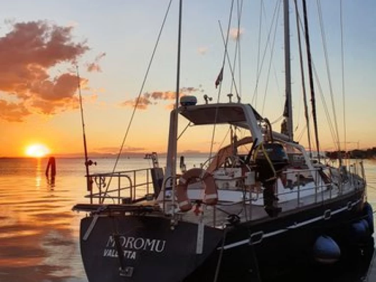 Hyra Segelbåt  med eller utan skeppare Anassis Cagliari 