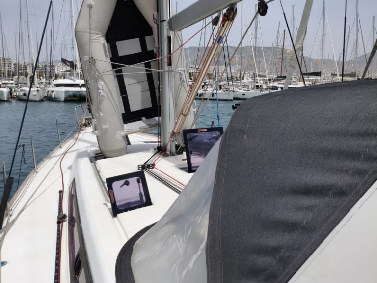 Hyr en Bénéteau Oceanis 48 Alimos 