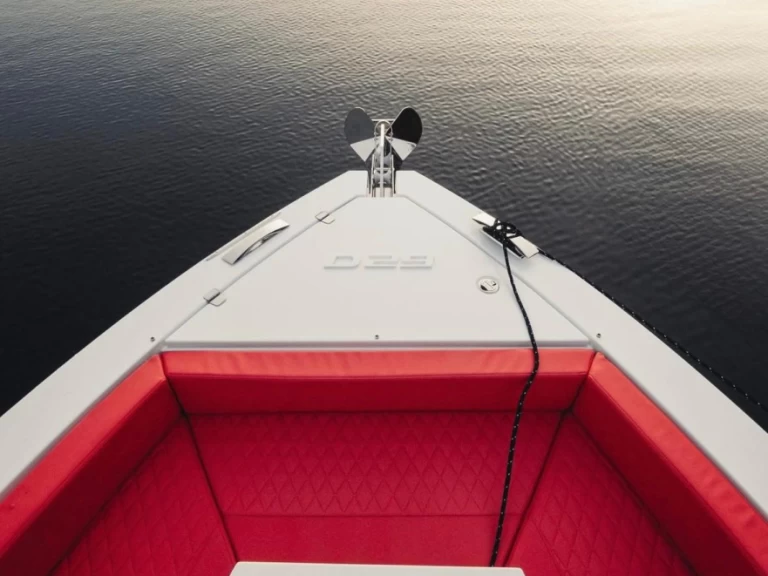 De Antonio Yacht D29 De Antonio Yacht D29 charter bareboat eller skeppad i Cala Gonone