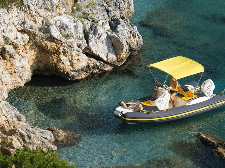 Uthyrning RIB Joker Boat med en båtlicens 