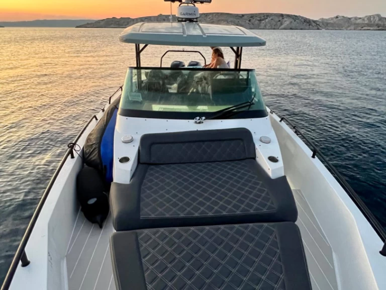 Hyr en Axopar 37 T-Top Marseille 