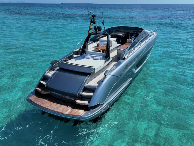 RIVA RIVALE 56 NEXT LEVEL charter bareboat eller skeppad i Santa Eularia des Riu