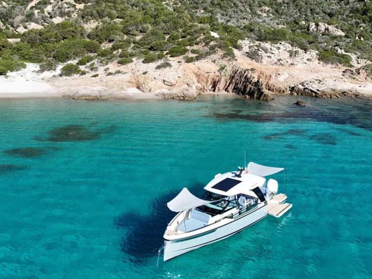 Uthyrning Lyx yacht Saxdor med en båtlicens 