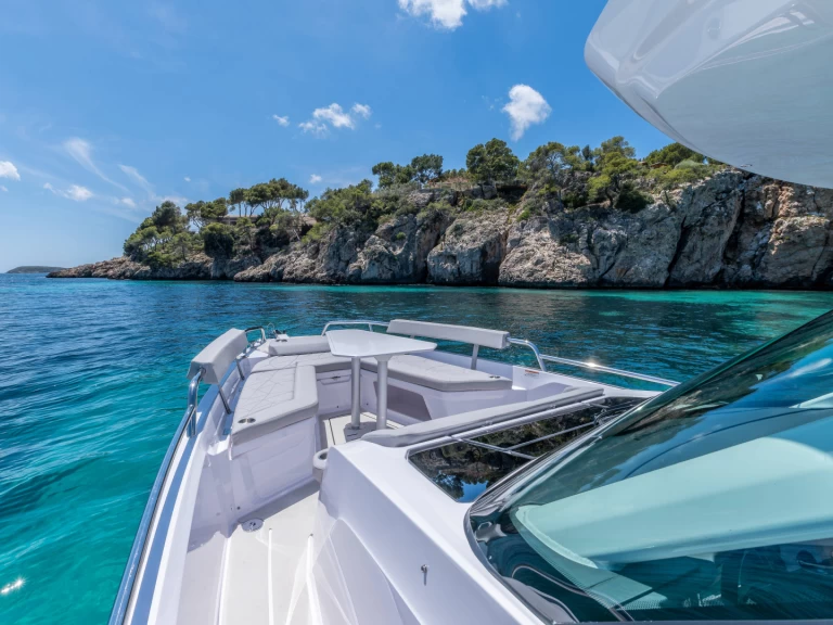 Axopar Axopar 28 T-Top charter bareboat eller skeppad i Empuriabrava