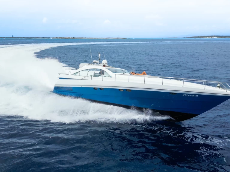 Uthyrning Lyx yacht Pershing med en båtlicens 