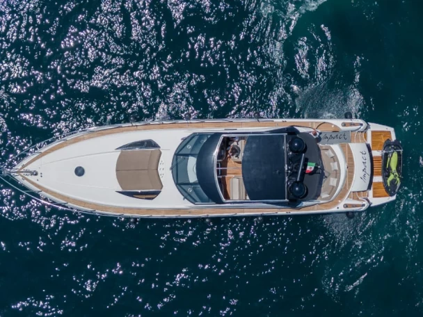 Hyra Lyx yacht med eller utan skeppare Sunseeker Neapel 