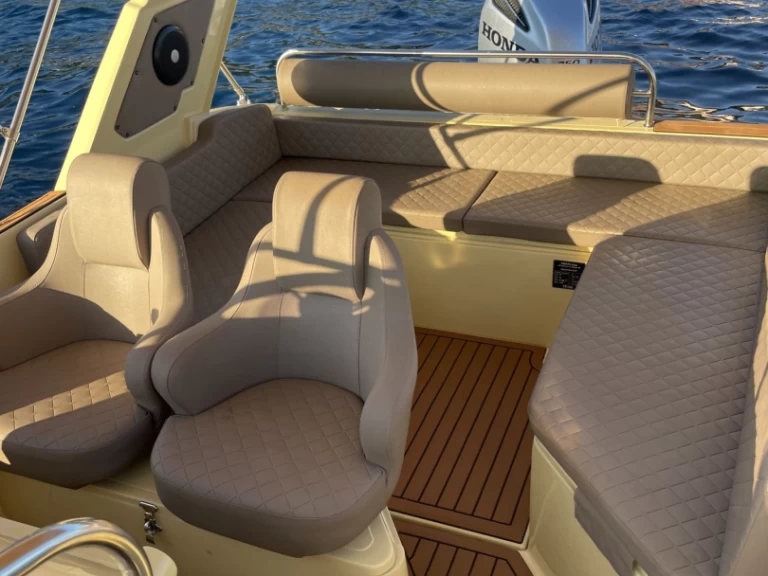 Hyr en Aquamax 23 Hvar 