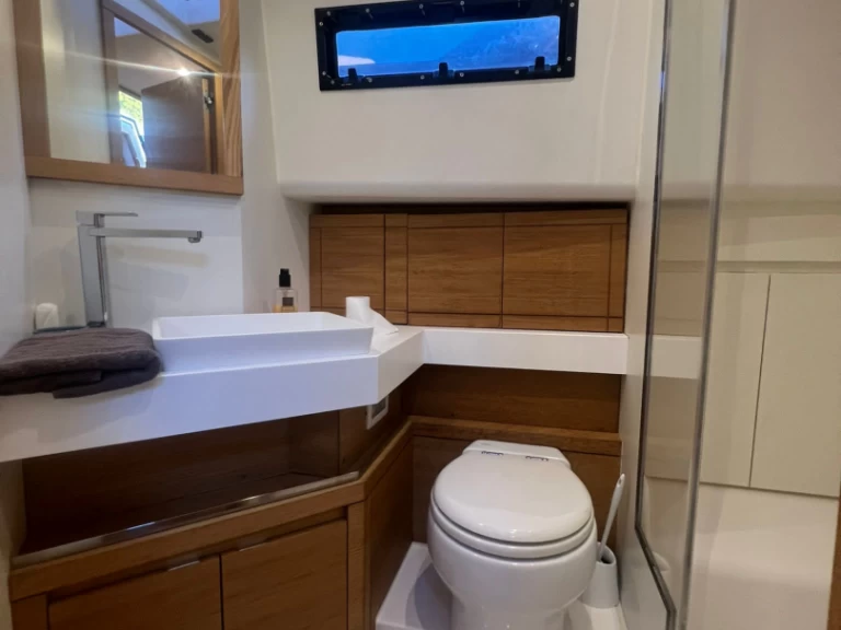 Pardo Yachts Pardo 43 charter bareboat eller skeppad i Ibiza Town