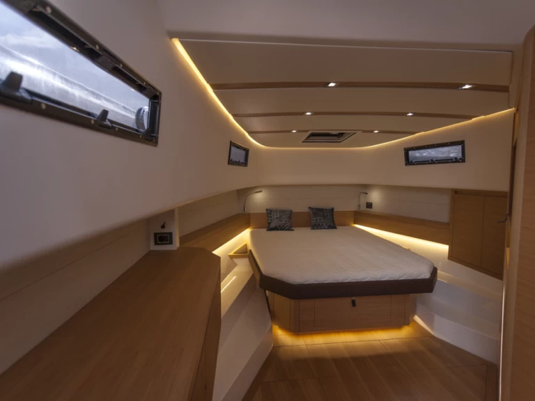 Yacht charter Ibiza Town billig Pardo 43