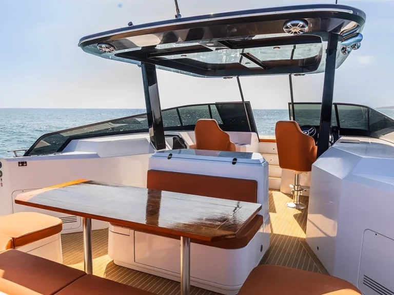 Hyra Motorbåt  med eller utan skeppare HOUSE OF HÜTTER Ibiza Town 