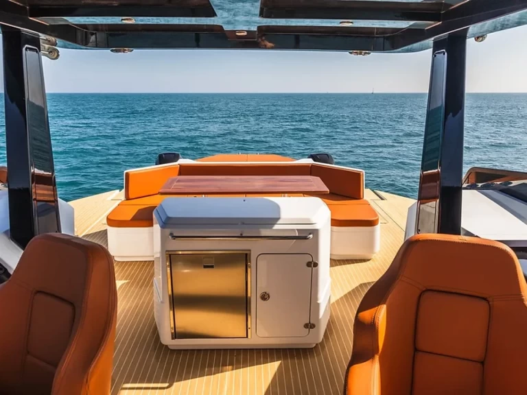 Uthyrning Motorbåt  HOUSE OF HÜTTER med en båtlicens 