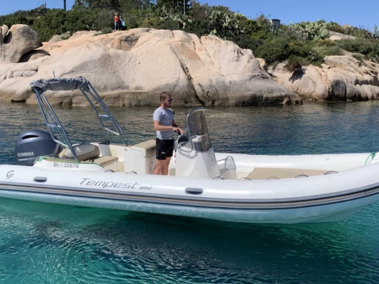 Uthyrning RIB i Les Issambres - Capelli Tempest 650