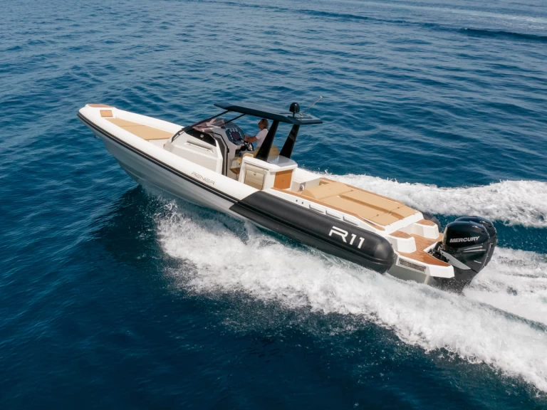 Renier R11 charter bareboat eller skeppad i Taormina