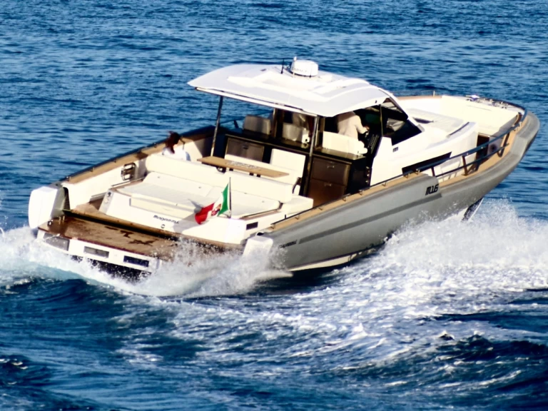 Magazzu Mx 16 - Luxury Edition charter bareboat eller skeppad i Taormina