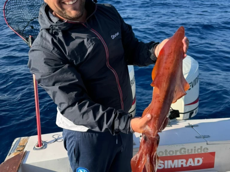 Bayliner Trophy 2302 WA Special Peche charter bareboat eller skeppad i Bacoli