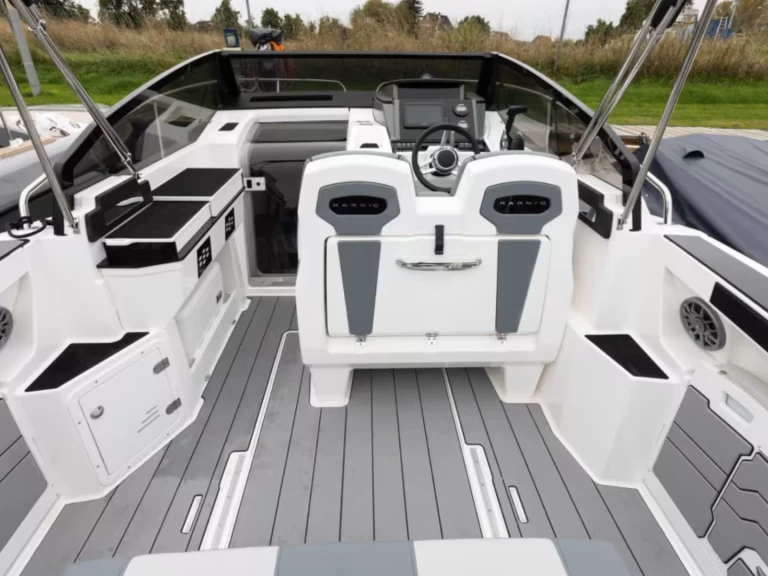 Hyra Motorbåt  med eller utan skeppare Karnic Krk 