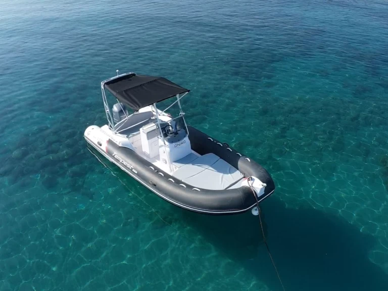 Hyr en Capelli Tempest 625 Easy Latchi 