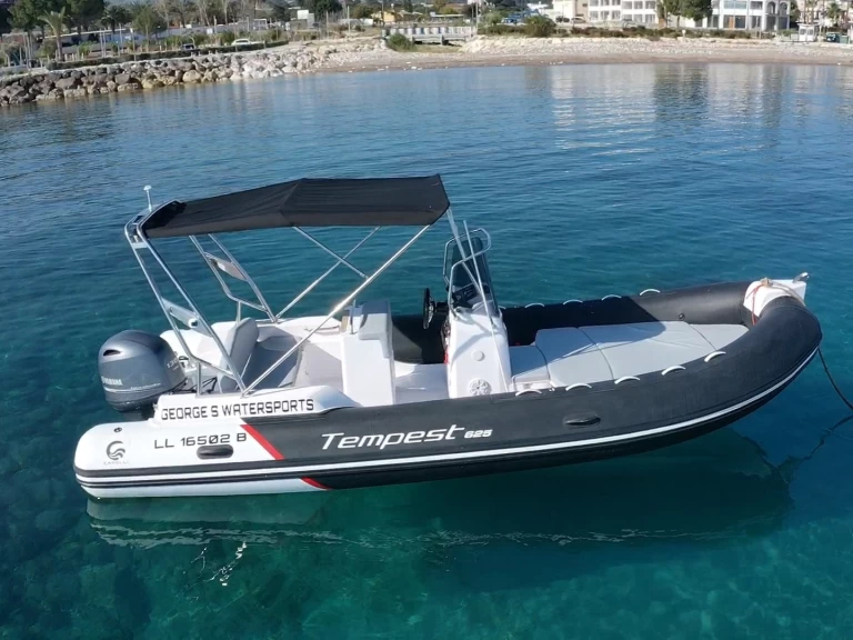 Hyr en Capelli Tempest 625 Easy Latchi 