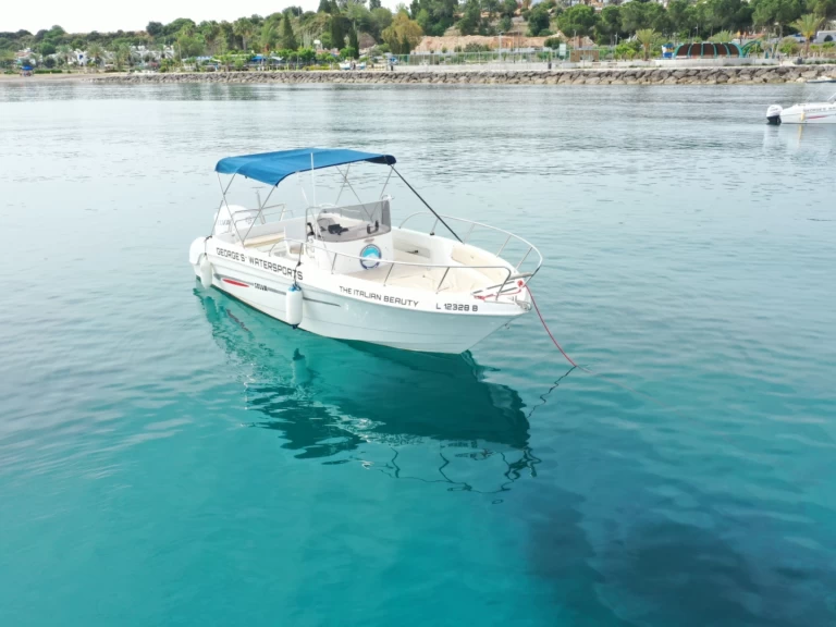 Uthyrning Motorbåt  Selva med en båtlicens 