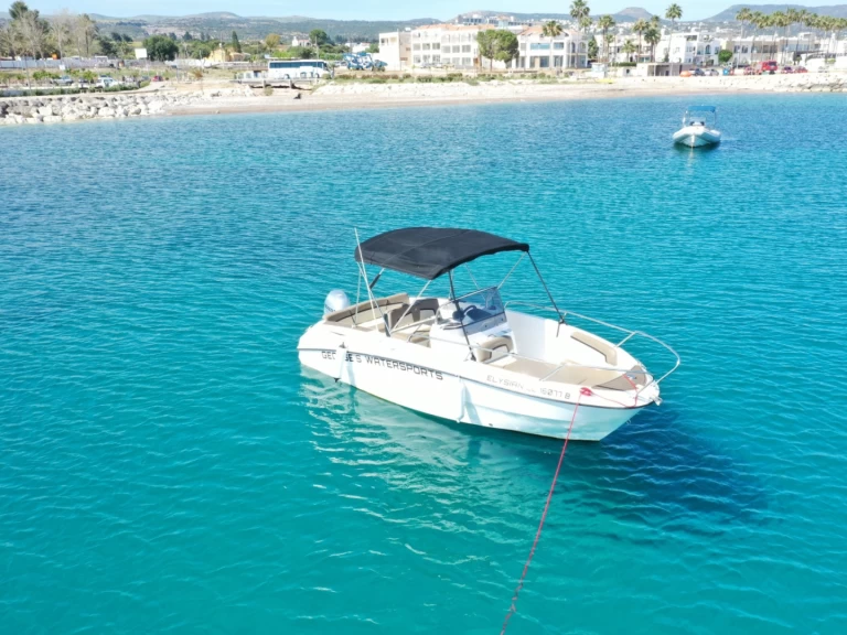 Hyra Motorbåt  med eller utan skeppare Karnic Latchi 