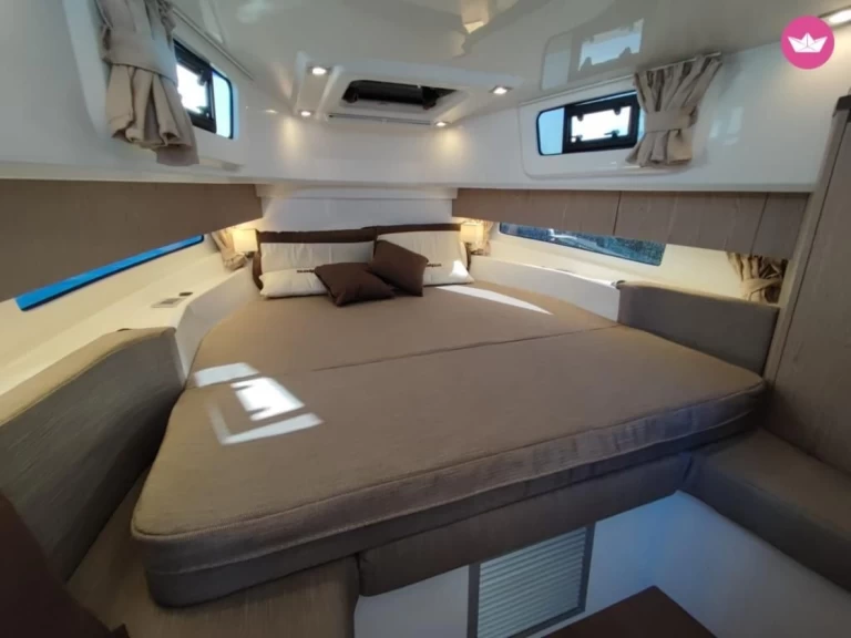 Yacht charter Porticcio billig AVANGARDE 1.1
