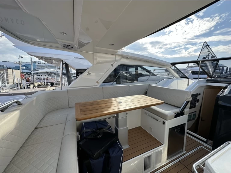 Hyra Motorbåt  med eller utan skeppare Parker Marine de Sant'Ambrogio 