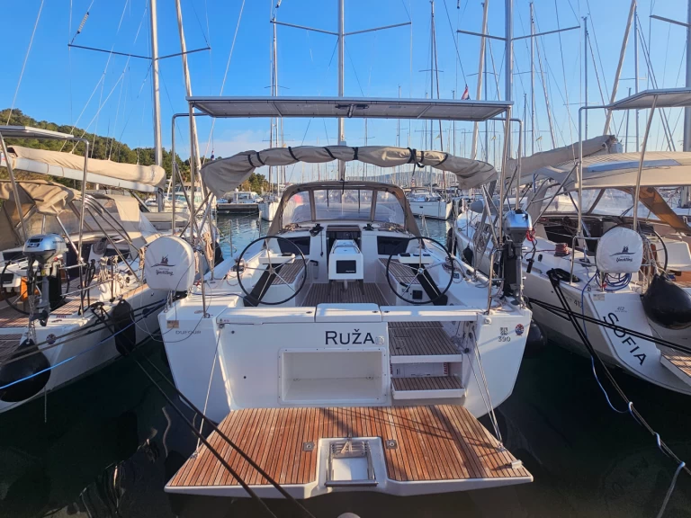 Uthyrning Rogoznica - Dufour Dufour 390 Grand Large av Samboat 