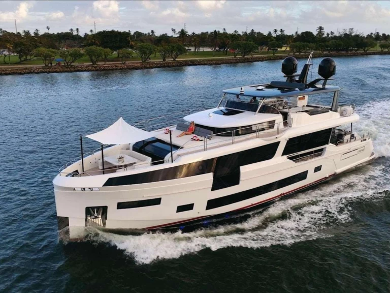 Hyr en Selene Olympus Miami  