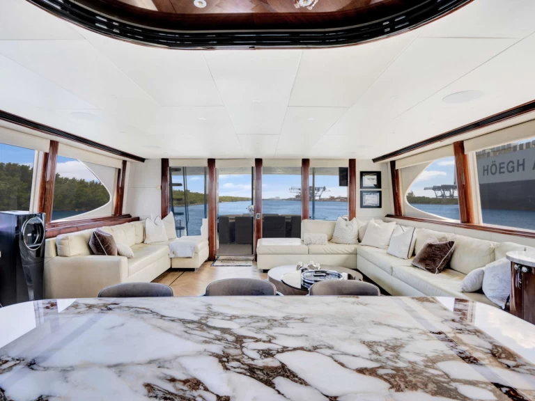 Lazzara Tranquility charter bareboat eller skeppad i Florida
