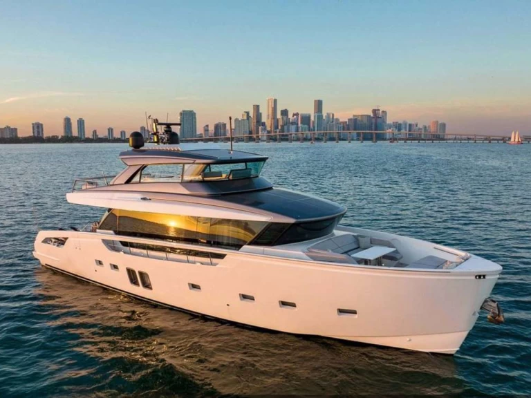 Uthyrning Lyx yacht San Lorenzo med en båtlicens 