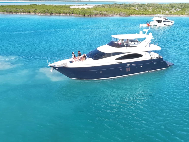 Azimut Saphire Blue charter bareboat eller skeppad i Turks- och Caicosöarna