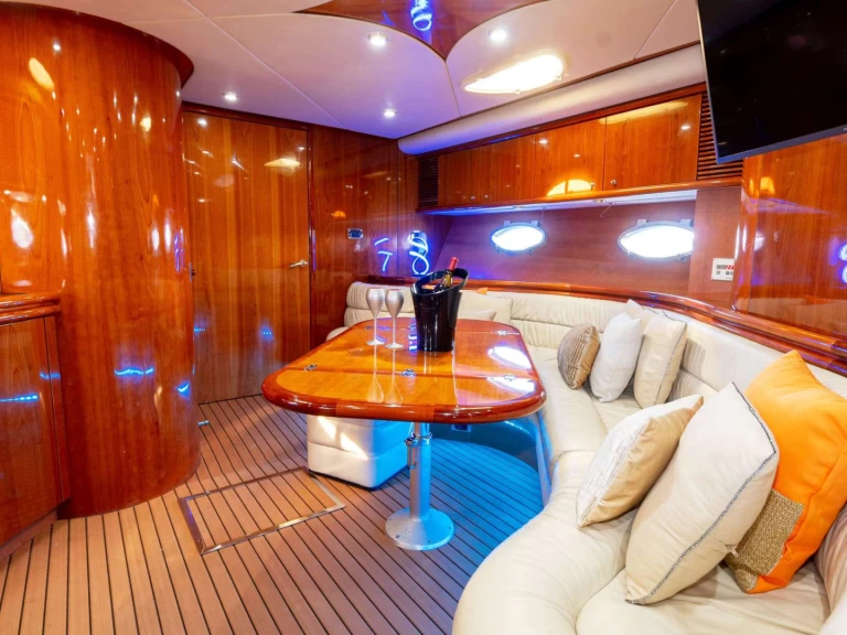 Lyx yacht för uthyrning Bimini till det bästa priset 