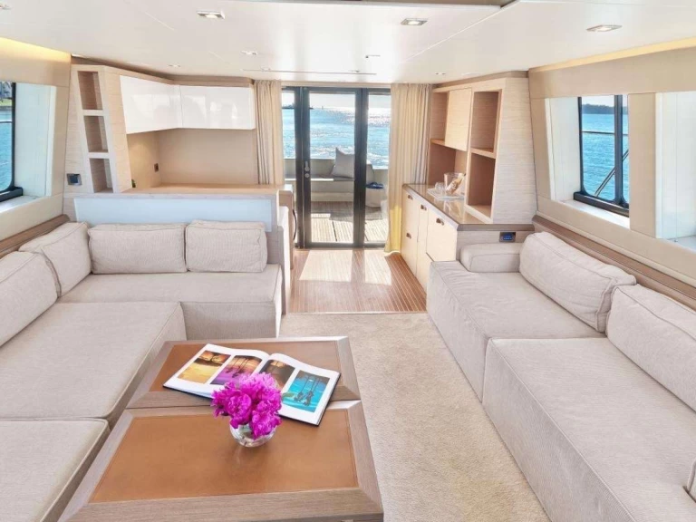 Yacht charter Miami  billig Singh City