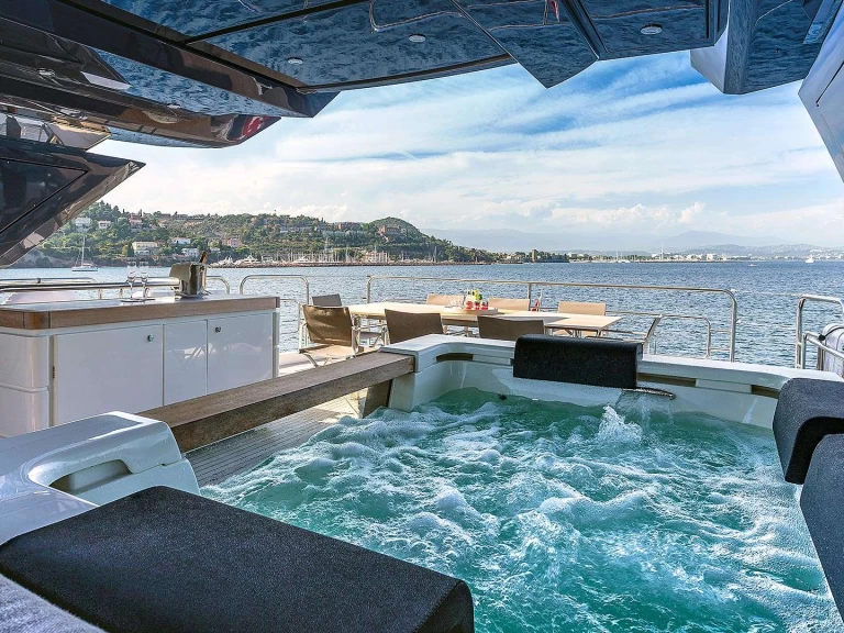 Båtuthyrning MonteCarloYachts Esmeralda of the Seas i Saint Raphael på Samboat 