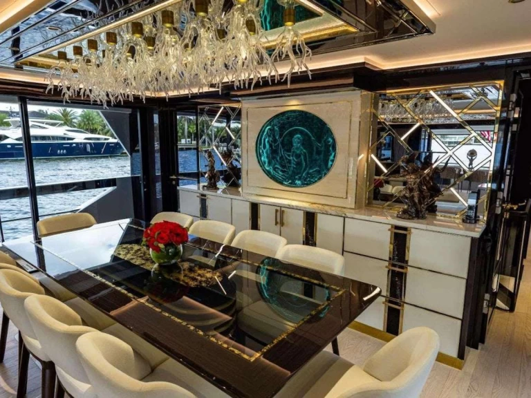 Hyr en Selene Olympus Miami  