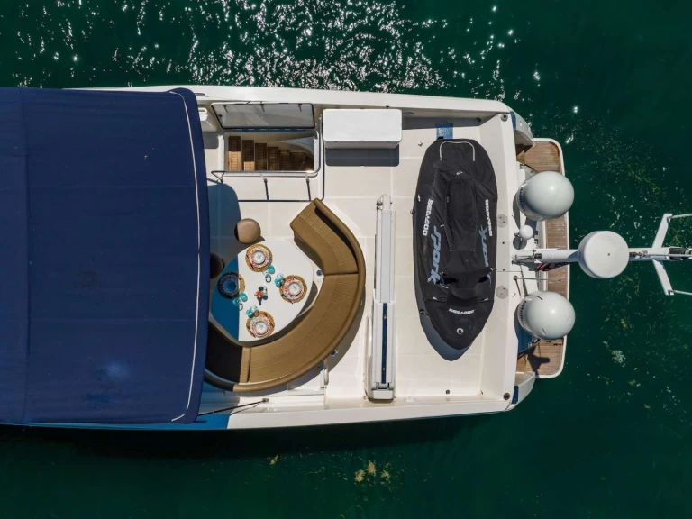 Hyra Lyx yacht med eller utan skeppare Ferretti Miami  