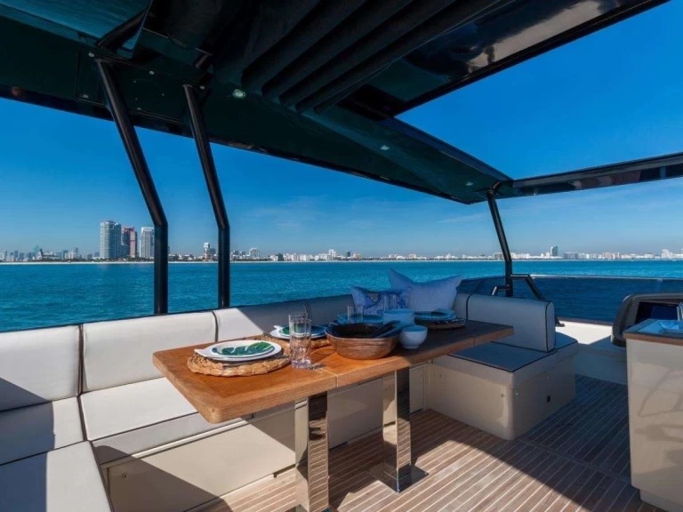 Bénéteau Singh City charter bareboat eller skeppad i Miami 