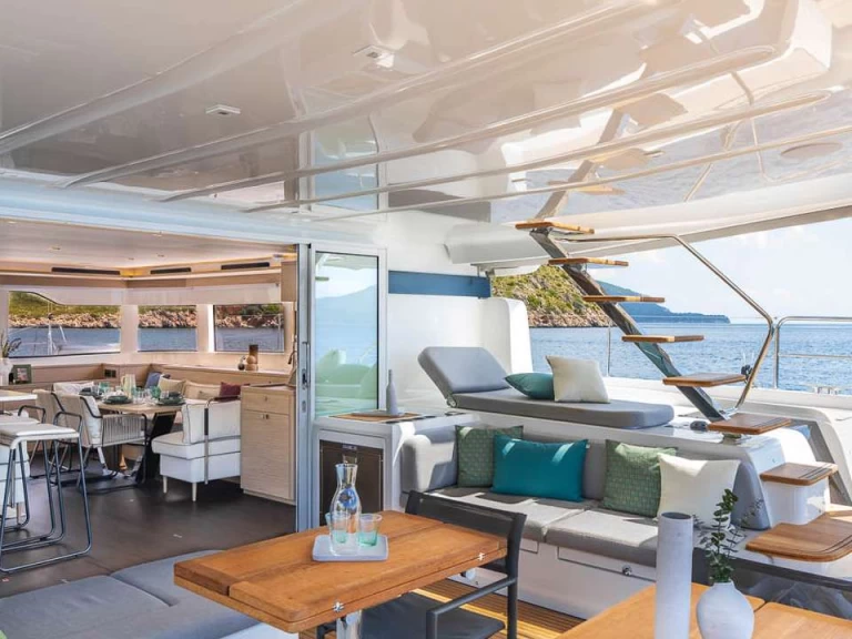 Hyr en Lagoon Sofia Olbia 