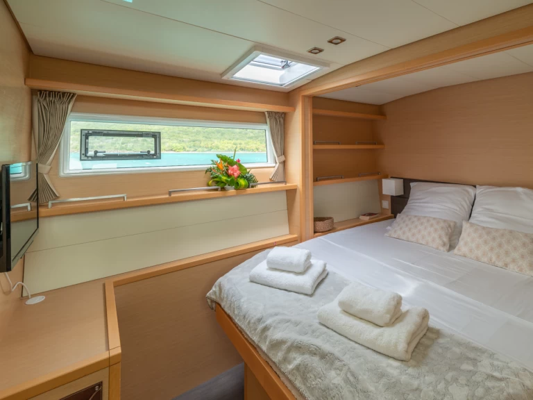 Hyra Katamaran  med eller utan skeppare Lagoon Olbia 