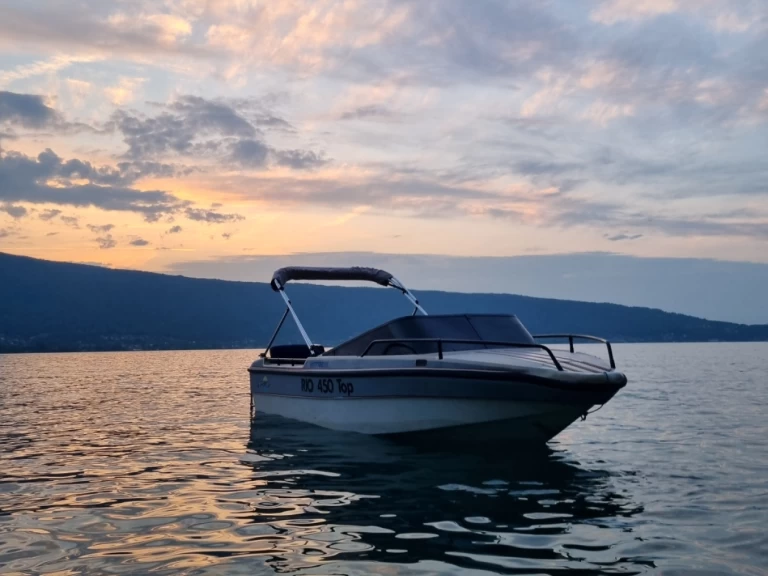 Uthyrning Motorbåt  Rio med en båtlicens 