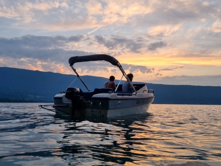 Rio Rio 450 Top charter bareboat eller skeppad i Annecy