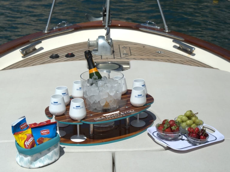 Uthyrning Motorbåt  VD INGENITO med en båtlicens 