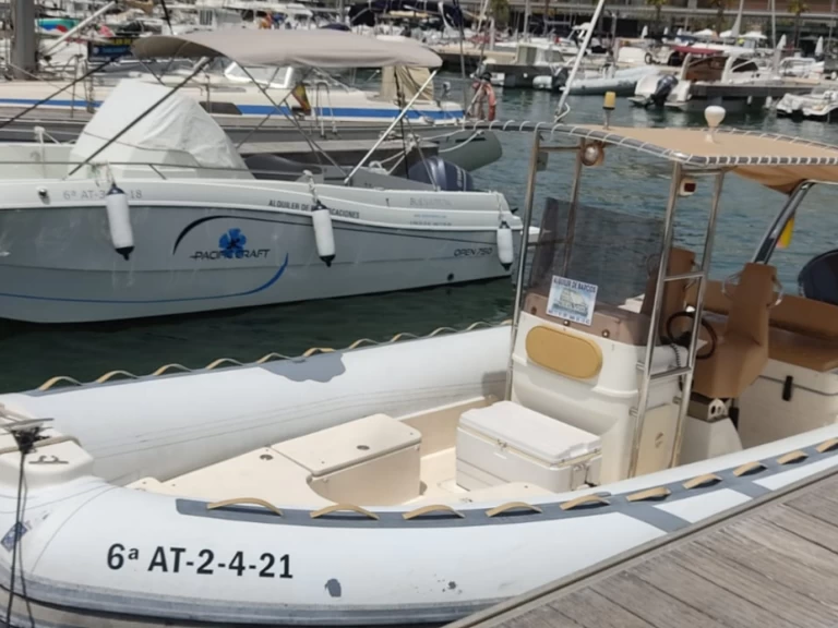 Bwa Bwa 750 charter bareboat eller skeppad i Santa Pola